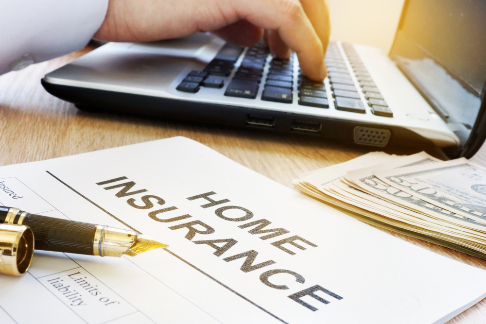 Home,Insurance,Form,On,A,Table,In,An,Agency.